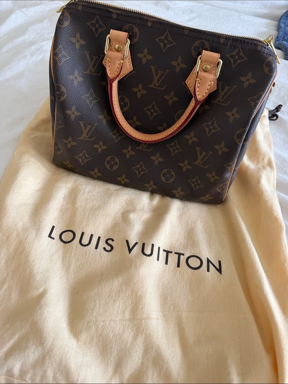 Authentic Louis Vuitton Speedy 25 Bandouliere in Monogram - Picture 12 of 14